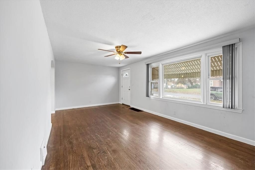 6435 Walrond Avenue — photo 4