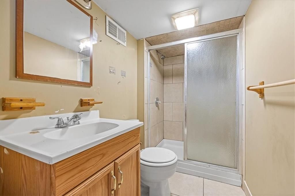6435 Walrond Avenue — photo 13