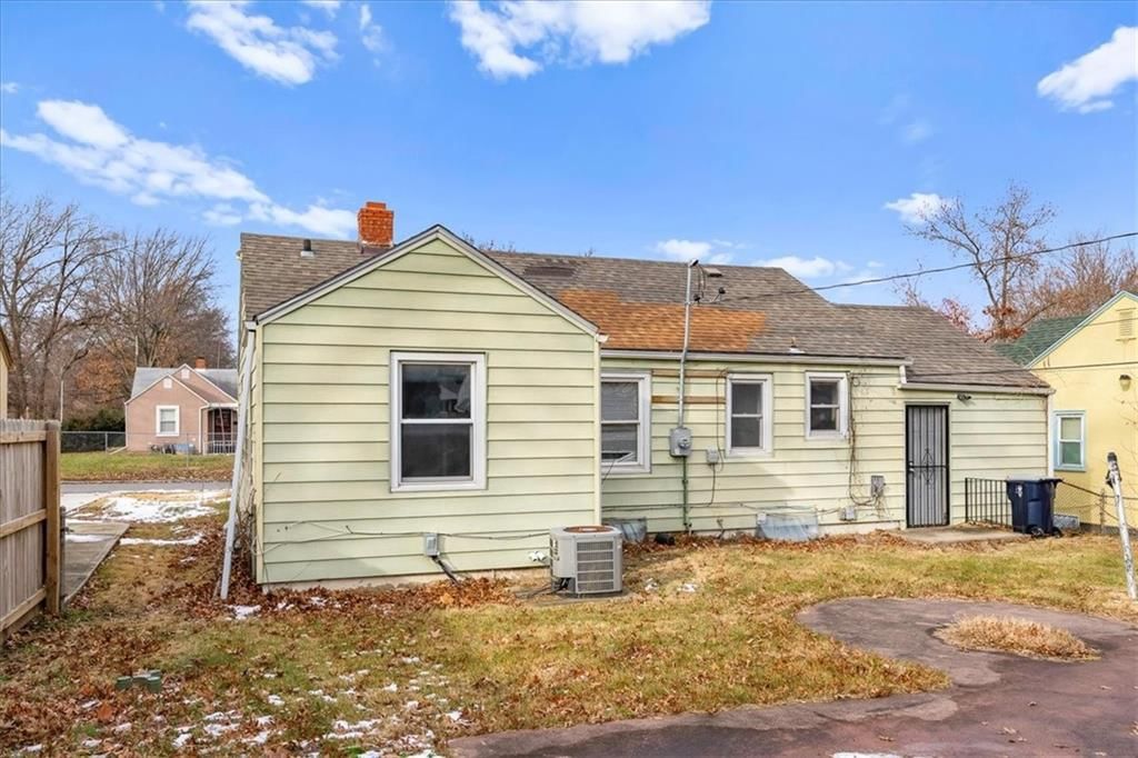 6435 Walrond Avenue — photo 17