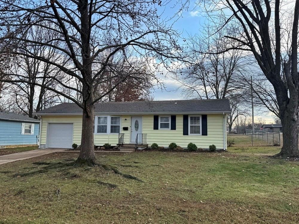 314 W Fields Boulevard — photo 2