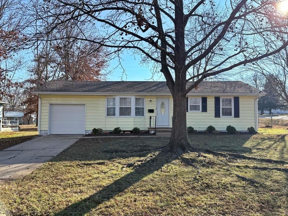 314 W Fields Boulevard — photo 3