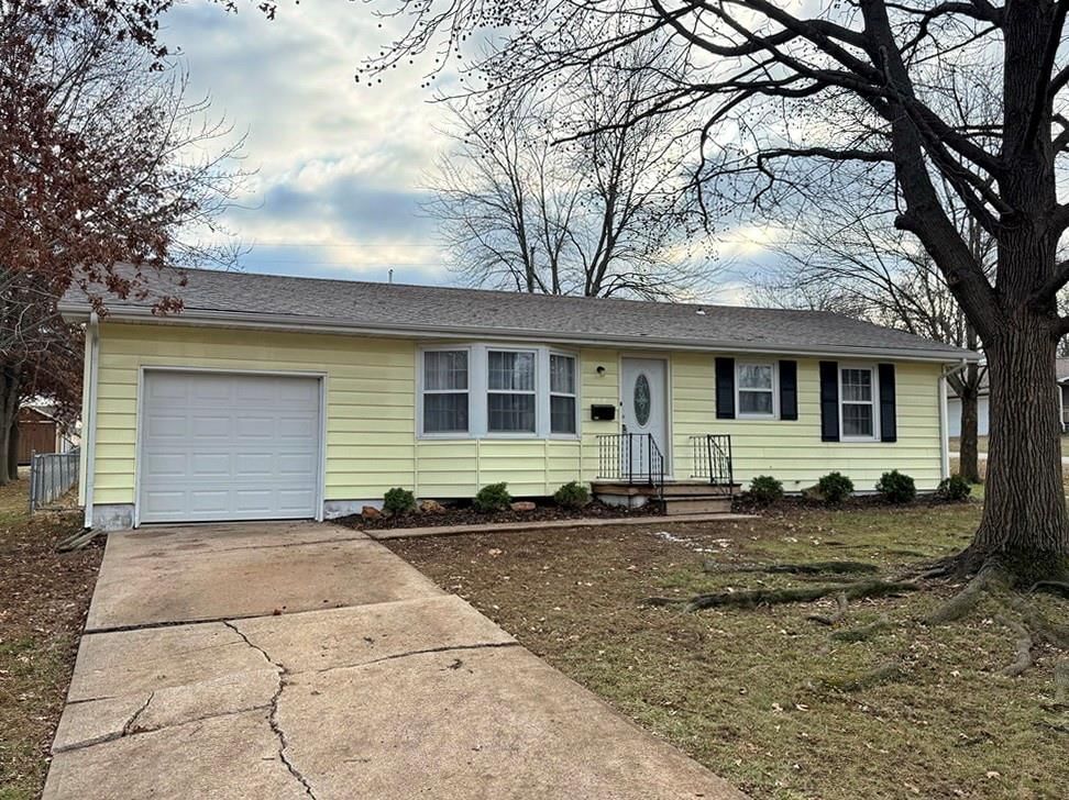 314 W Fields Boulevard — photo 4
