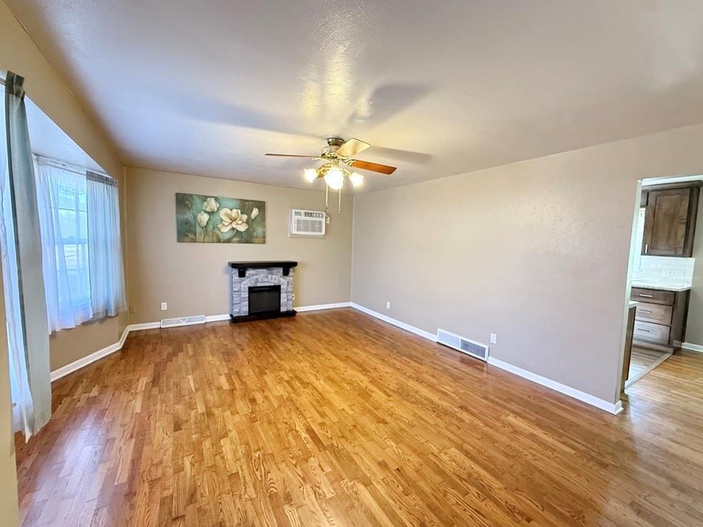 314 W Fields Boulevard — photo 6