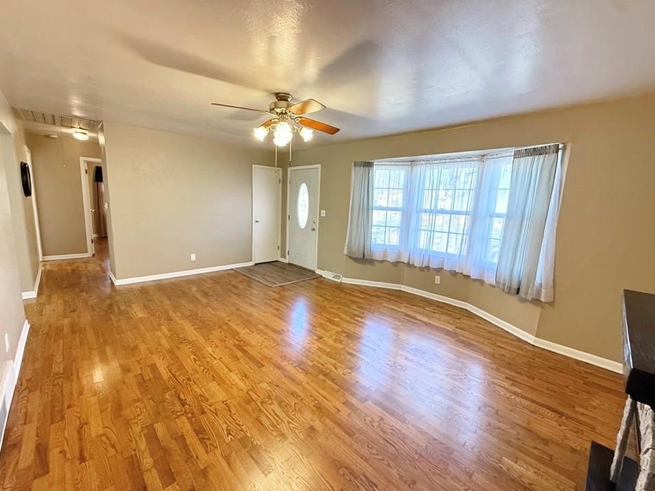 314 W Fields Boulevard — photo 8