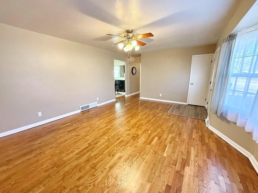 314 W Fields Boulevard — photo 9