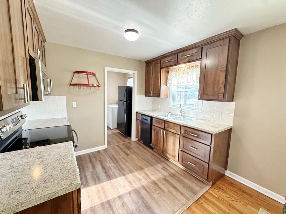 314 W Fields Boulevard — photo 12