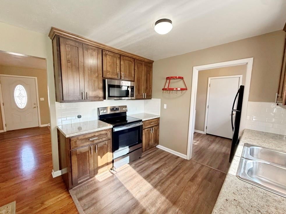 314 W Fields Boulevard — photo 13