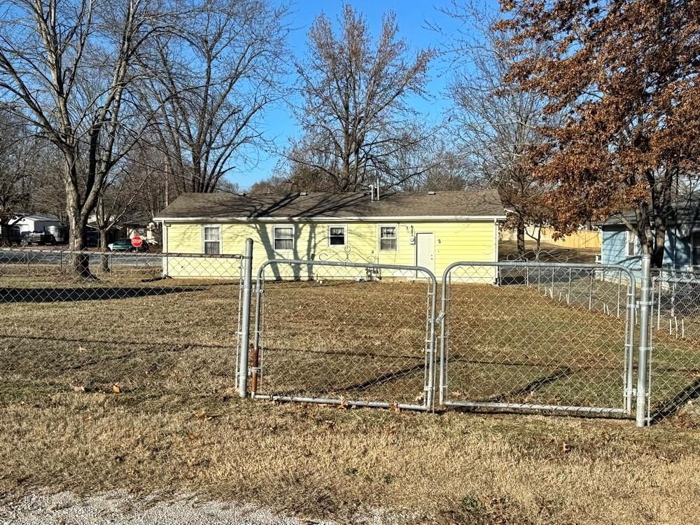 314 W Fields Boulevard — photo 31