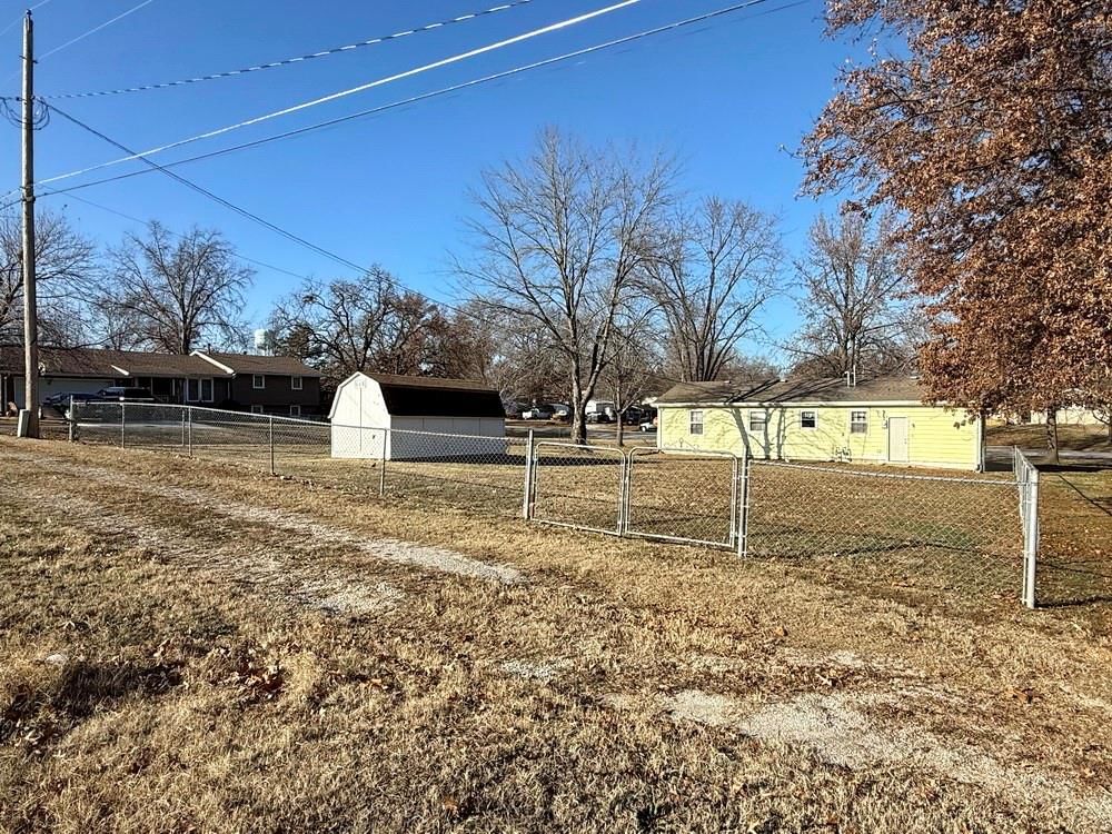 314 W Fields Boulevard — photo 32