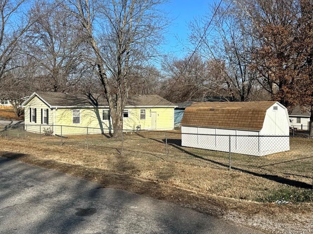 314 W Fields Boulevard — photo 35