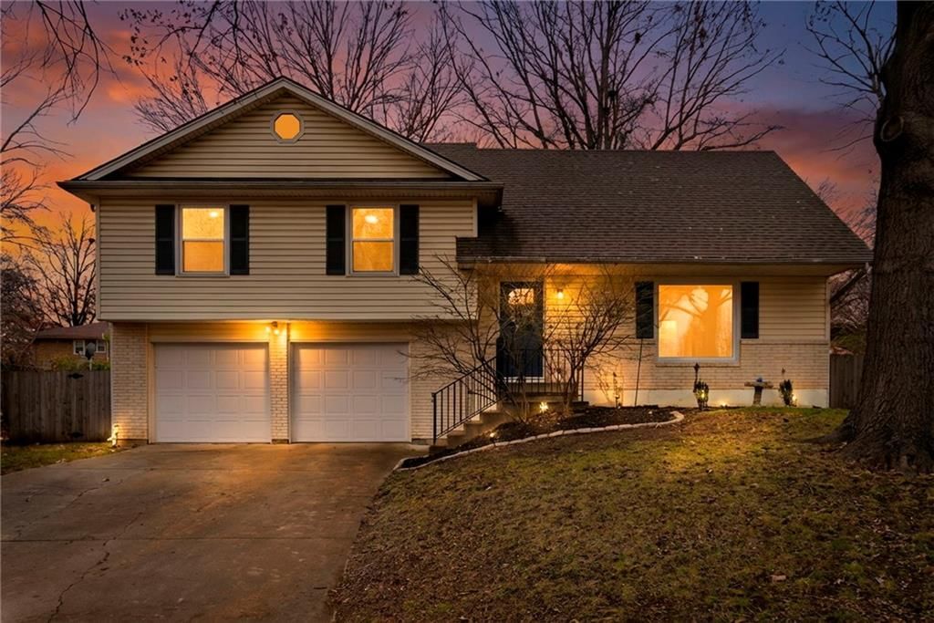 515 S Meadowbrook Lane, Olathe, KS