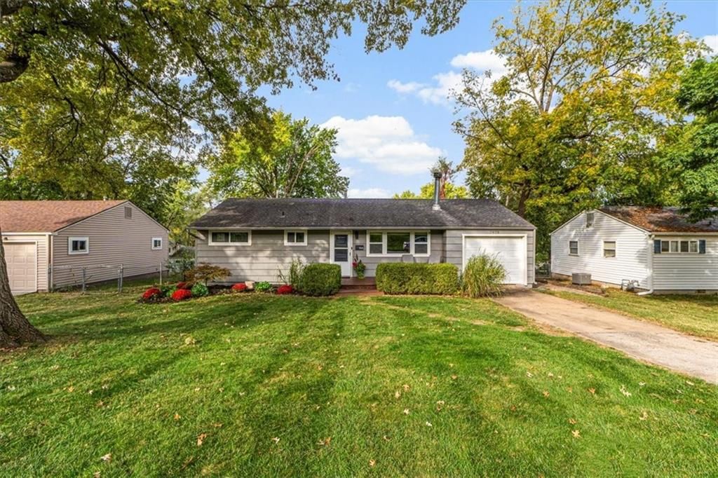 7828 Ash Street, Prairie Village, KS