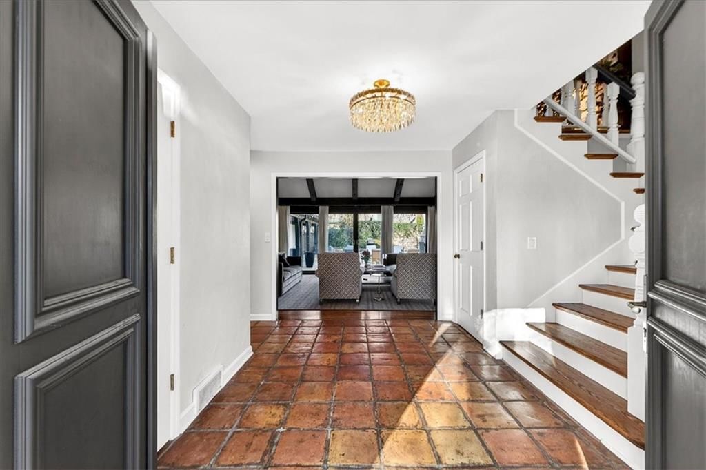 2504 W 70th Terrace — photo 5