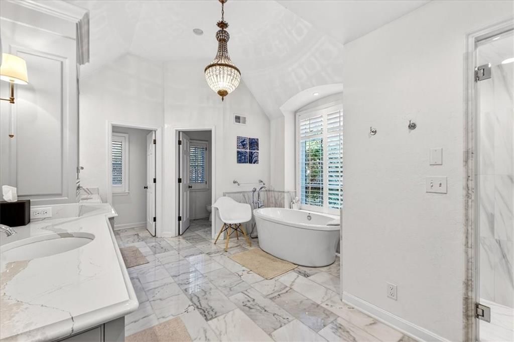 2504 W 70th Terrace — photo 12