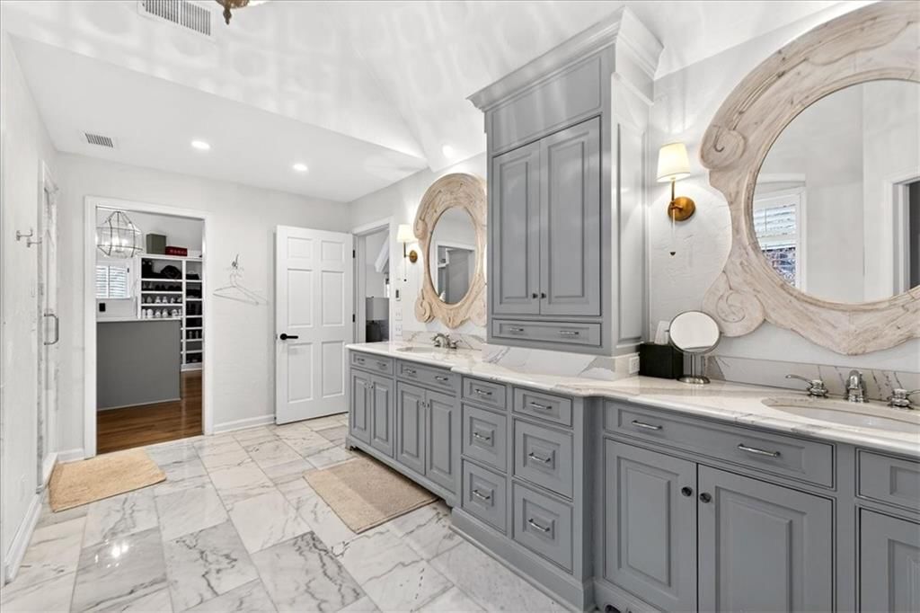 2504 W 70th Terrace — photo 13