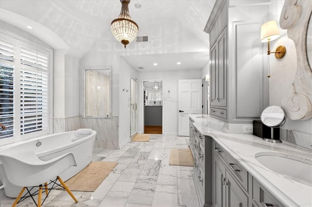 2504 W 70th Terrace — photo 14