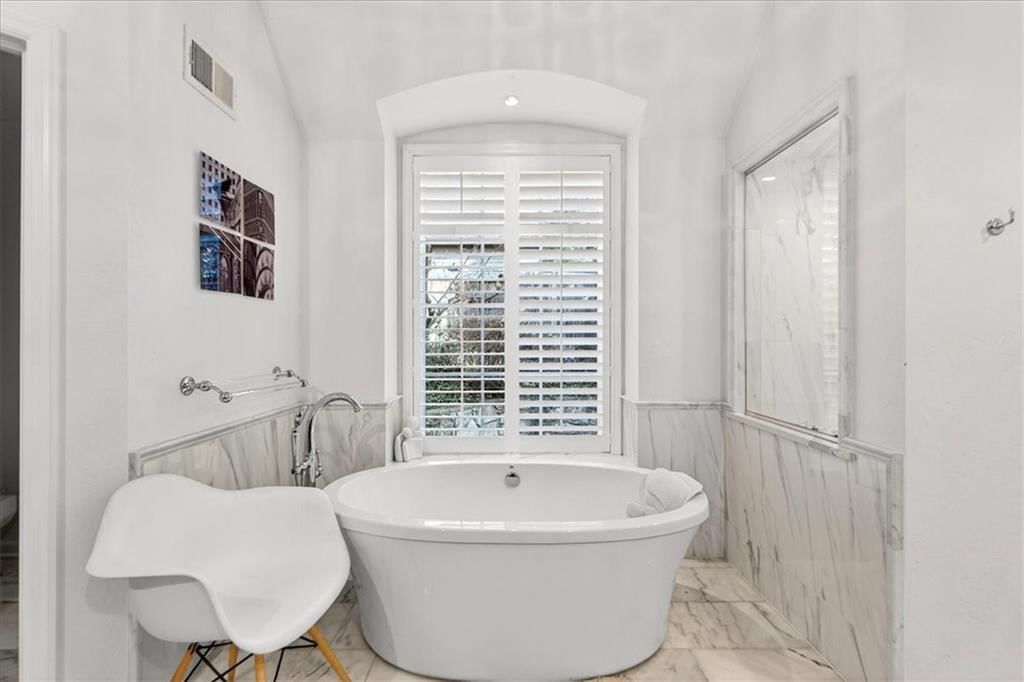 2504 W 70th Terrace — photo 15