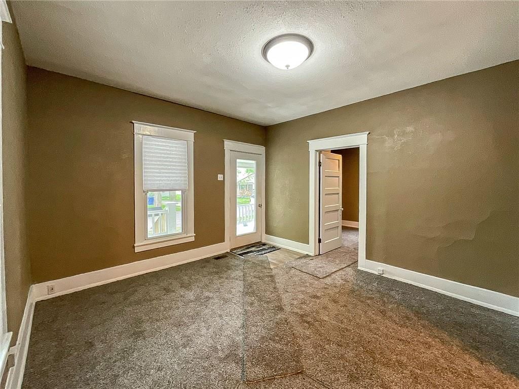 923 E 10th Street — photo 5