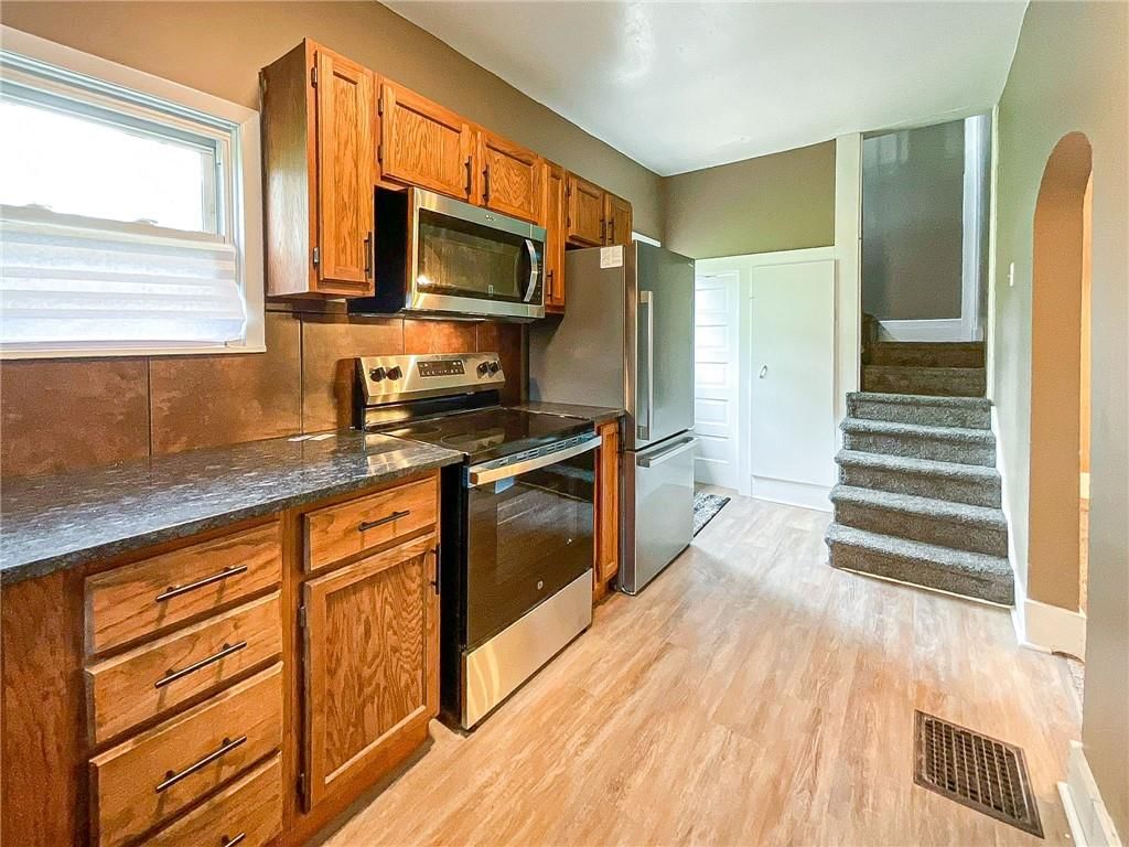923 E 10th Street — photo 10