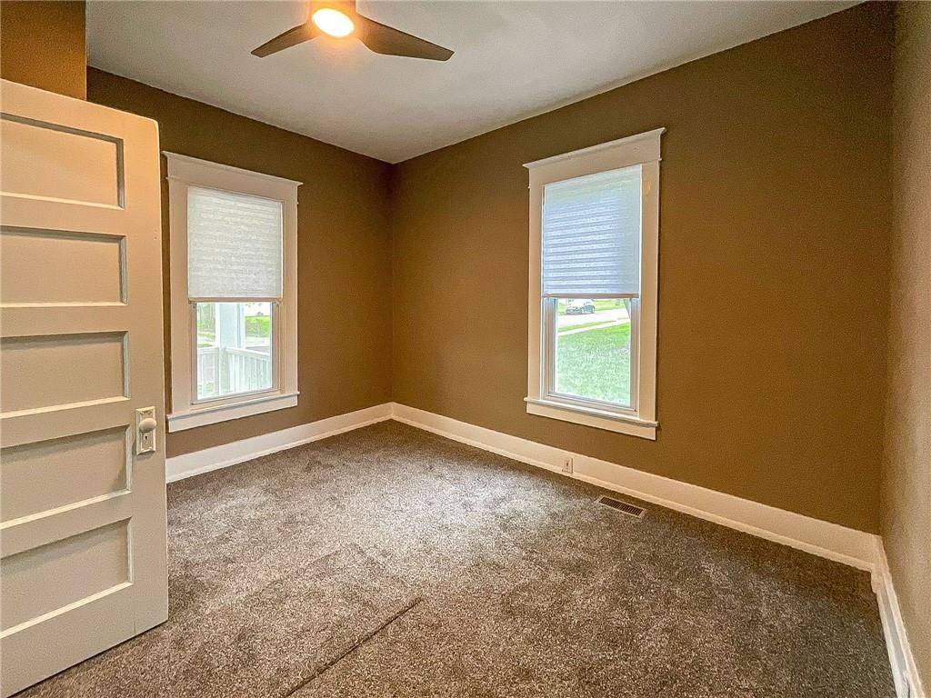 923 E 10th Street — photo 16
