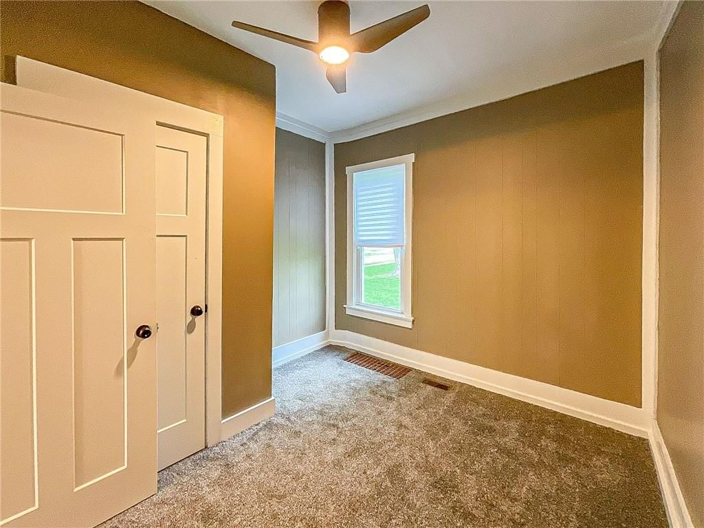 923 E 10th Street — photo 18