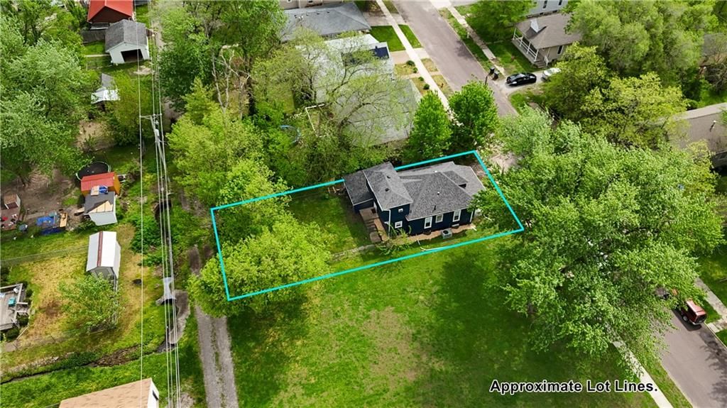 923 E 10th Street — photo 21