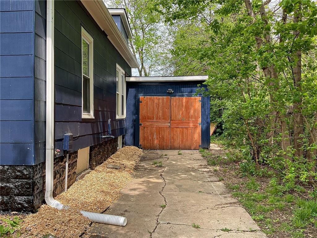 923 E 10th Street — photo 23