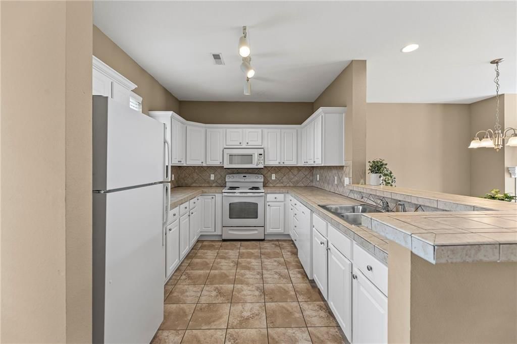 5245 Overland Drive — photo 15