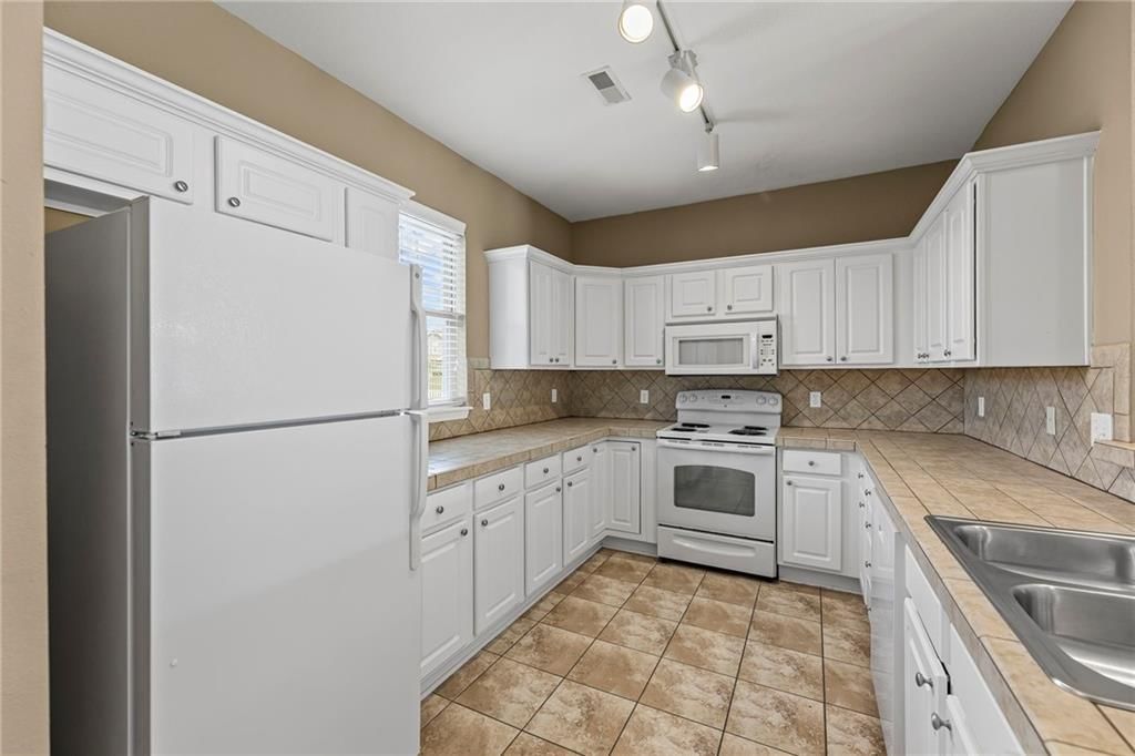 5245 Overland Drive — photo 17