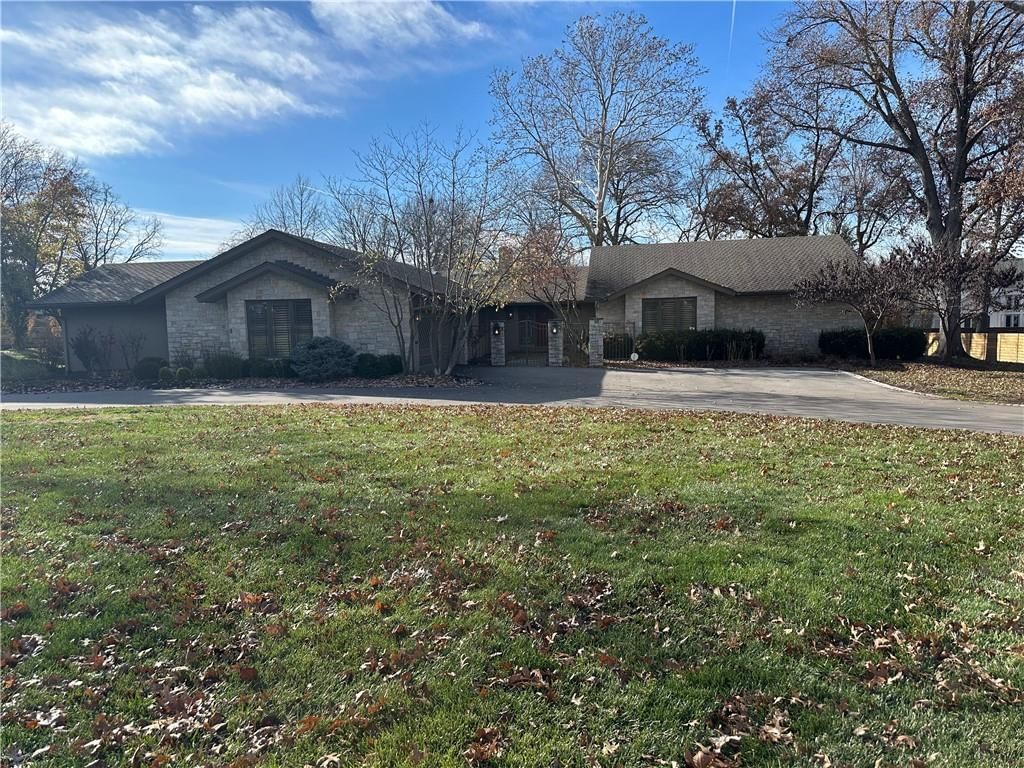 8728 Delmar Street, Prairie Village, KS