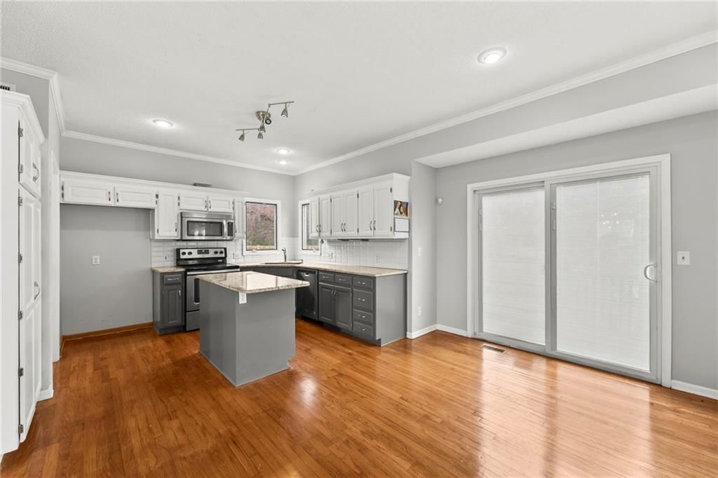 14009 Lowell Avenue — photo 13
