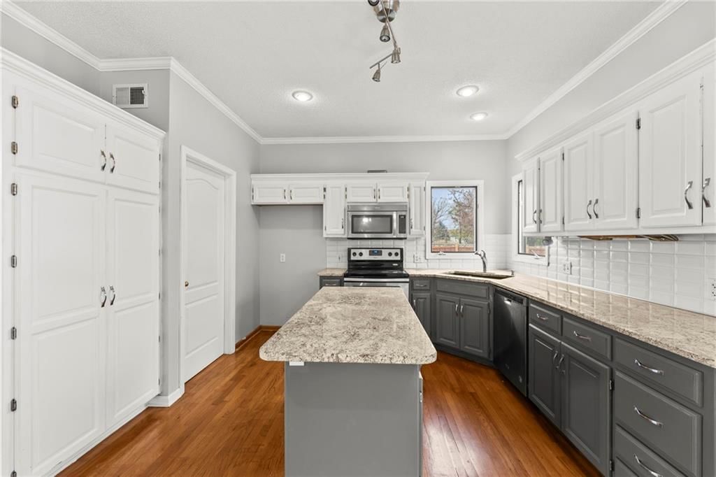 14009 Lowell Avenue — photo 17