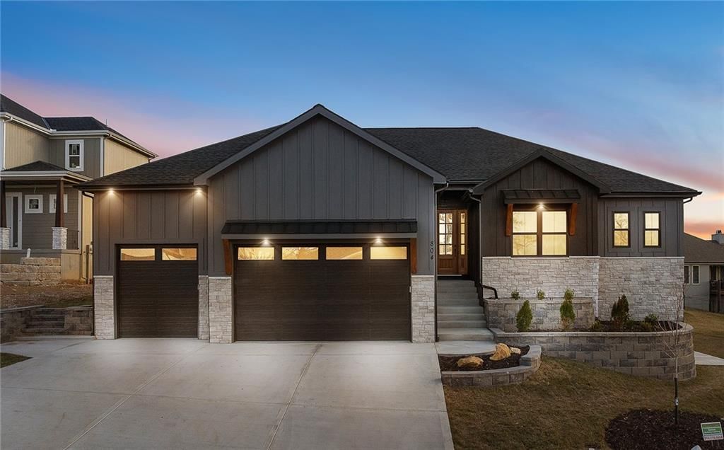804 SE Pine Court — photo 2