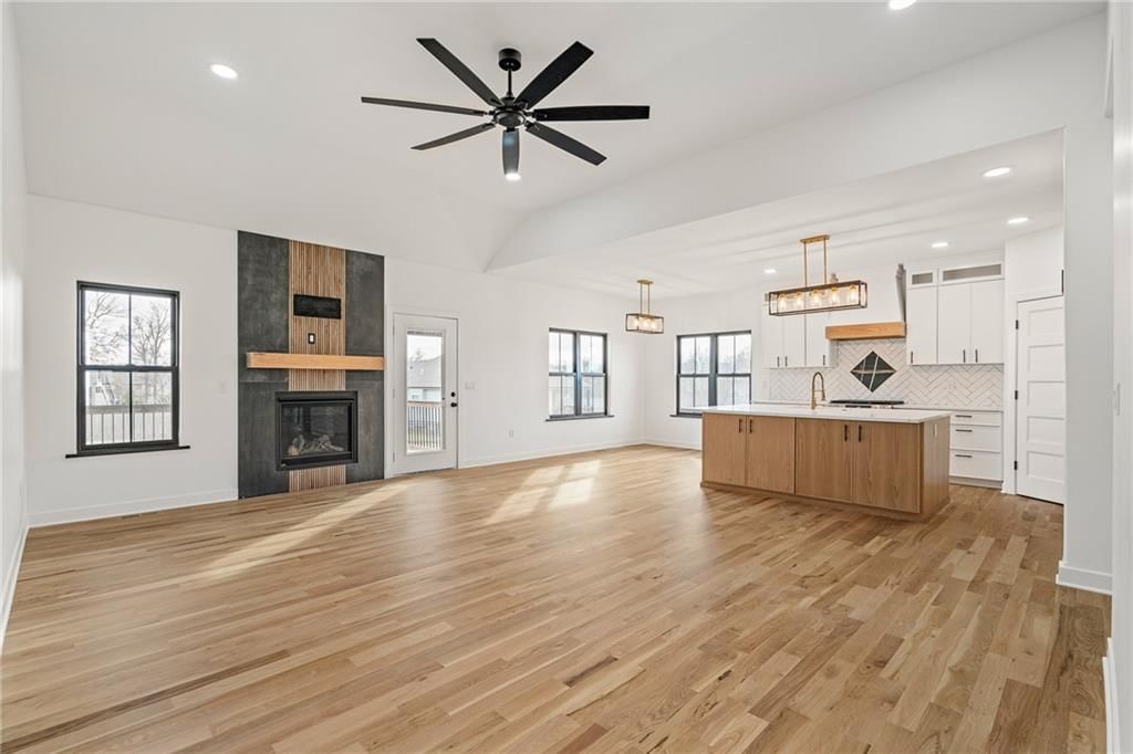 804 SE Pine Court — photo 3