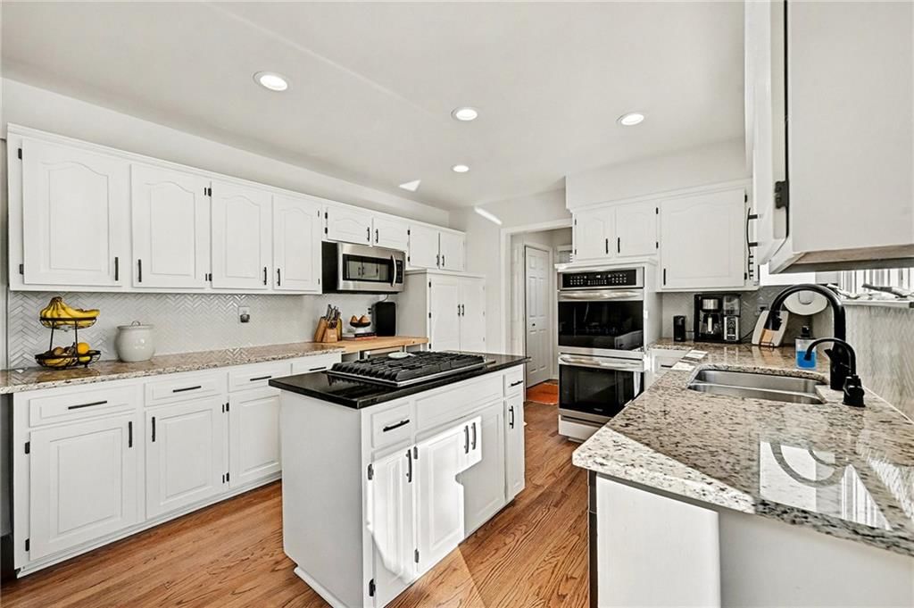 8011 W 113th Street — photo 10