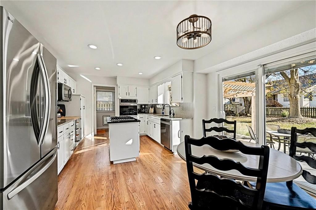 8011 W 113th Street — photo 11