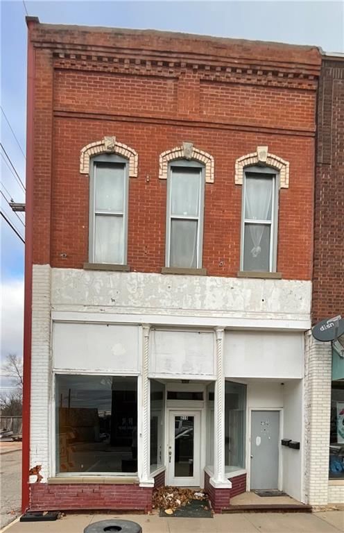 215 E 3RD Street — photo 2