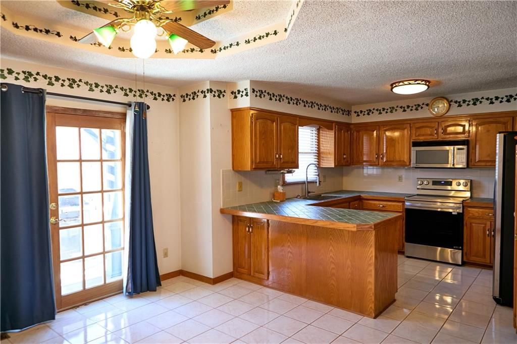 616 NE Michael Drive, Lee's Summit, MO