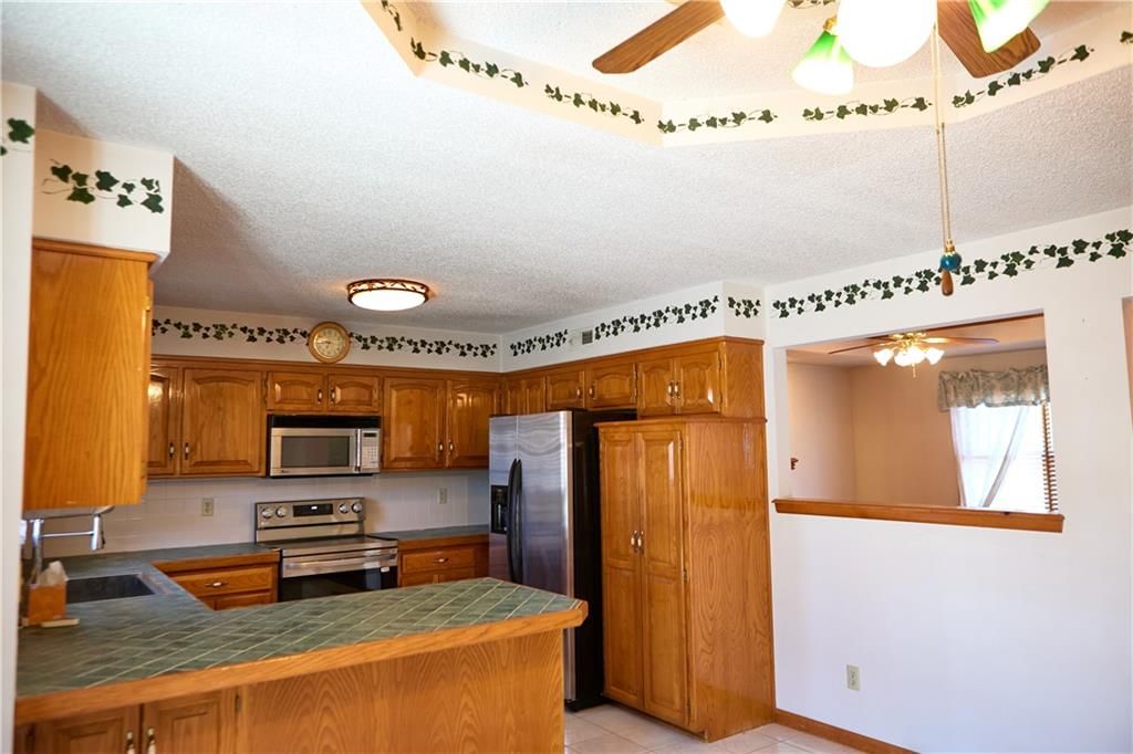 616 NE Michael Drive — photo 3