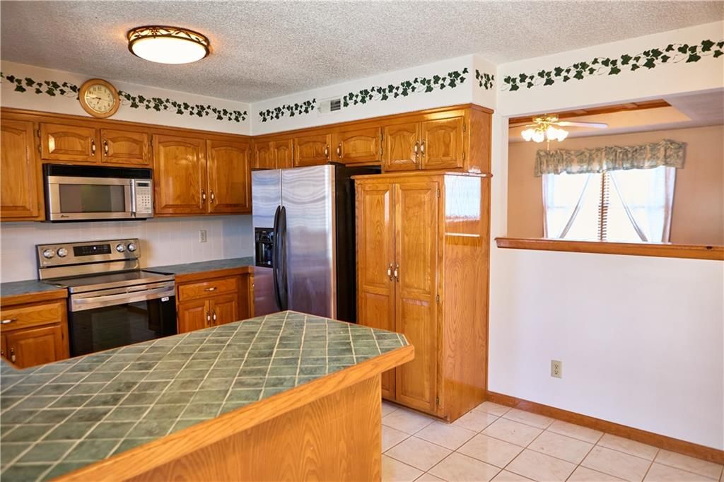 616 NE Michael Drive — photo 5