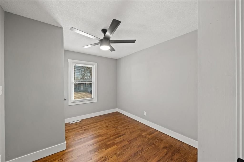 12012 Bennington Avenue — photo 8