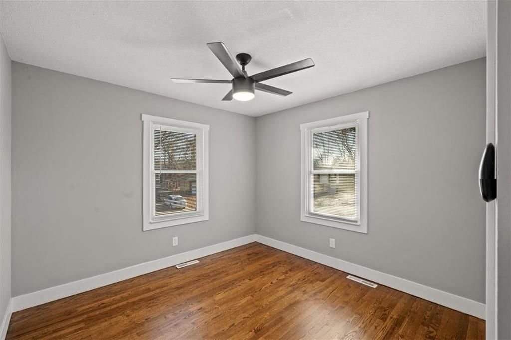 12012 Bennington Avenue — photo 10