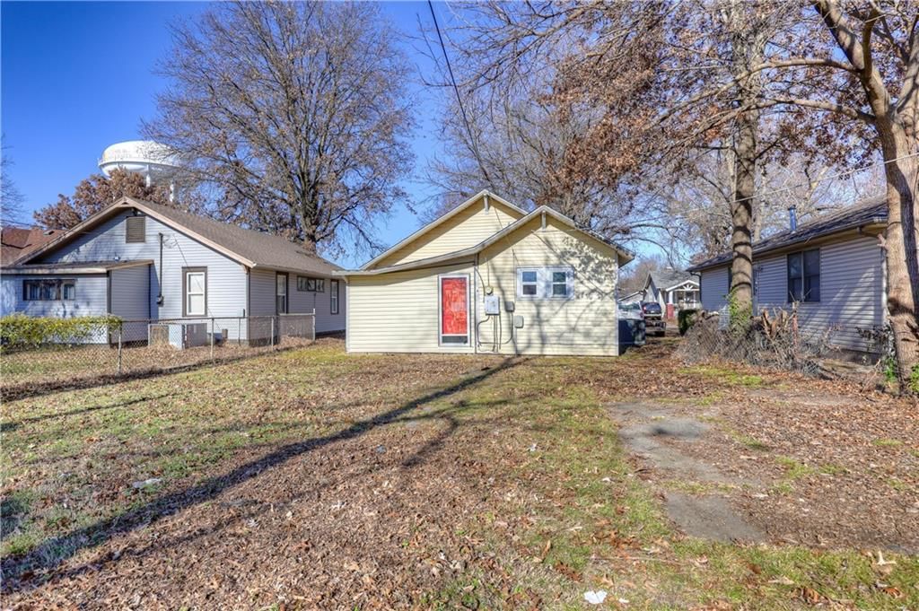 416 E Jackson Street — photo 25