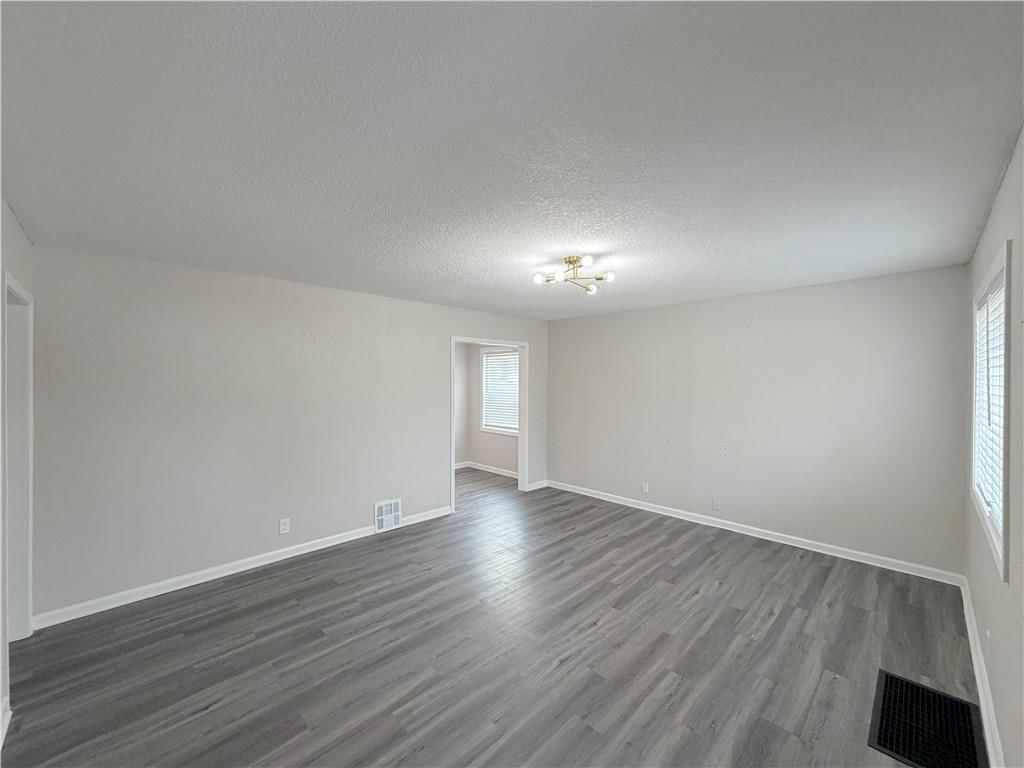 3401 E 58th Terrace — photo 3