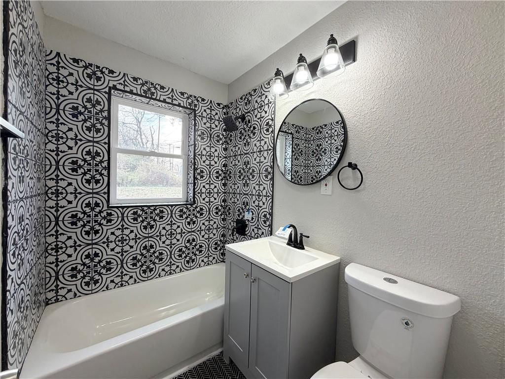 3401 E 58th Terrace — photo 6