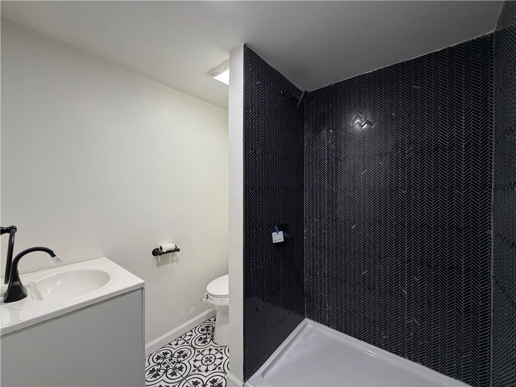 3401 E 58th Terrace — photo 12