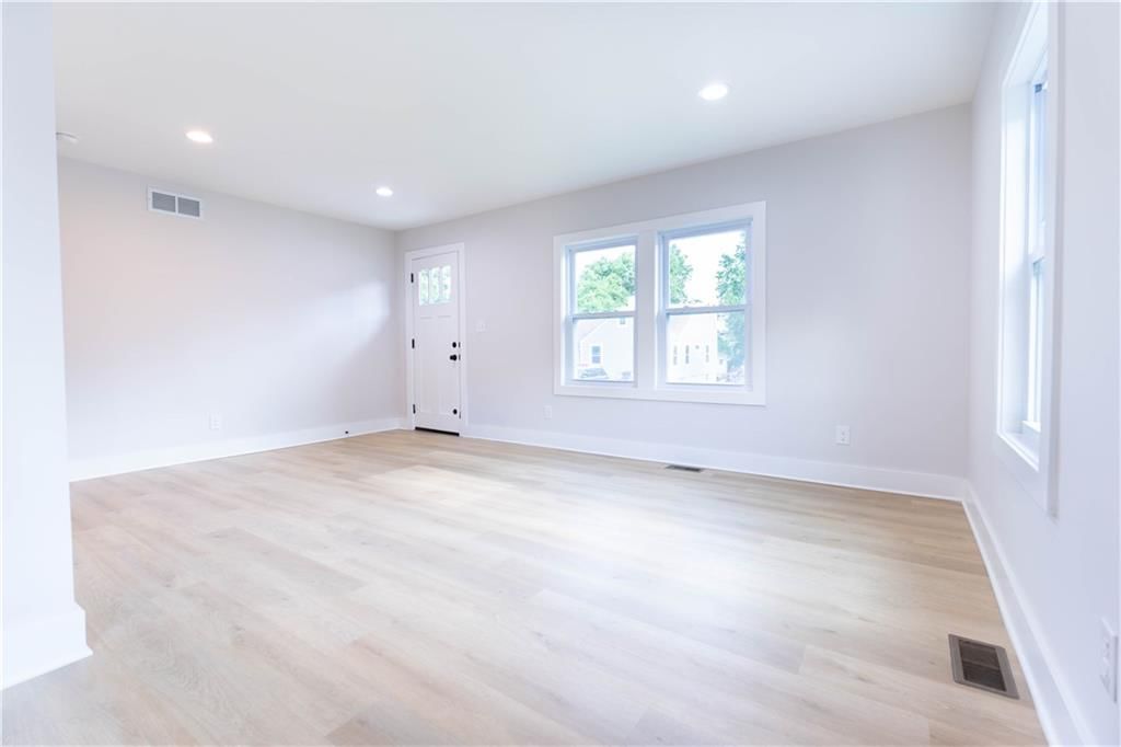 3312 Delavan Avenue — photo 2