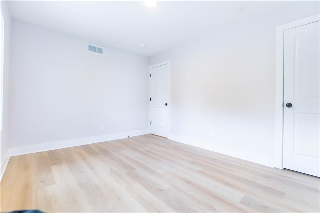 3312 Delavan Avenue — photo 7