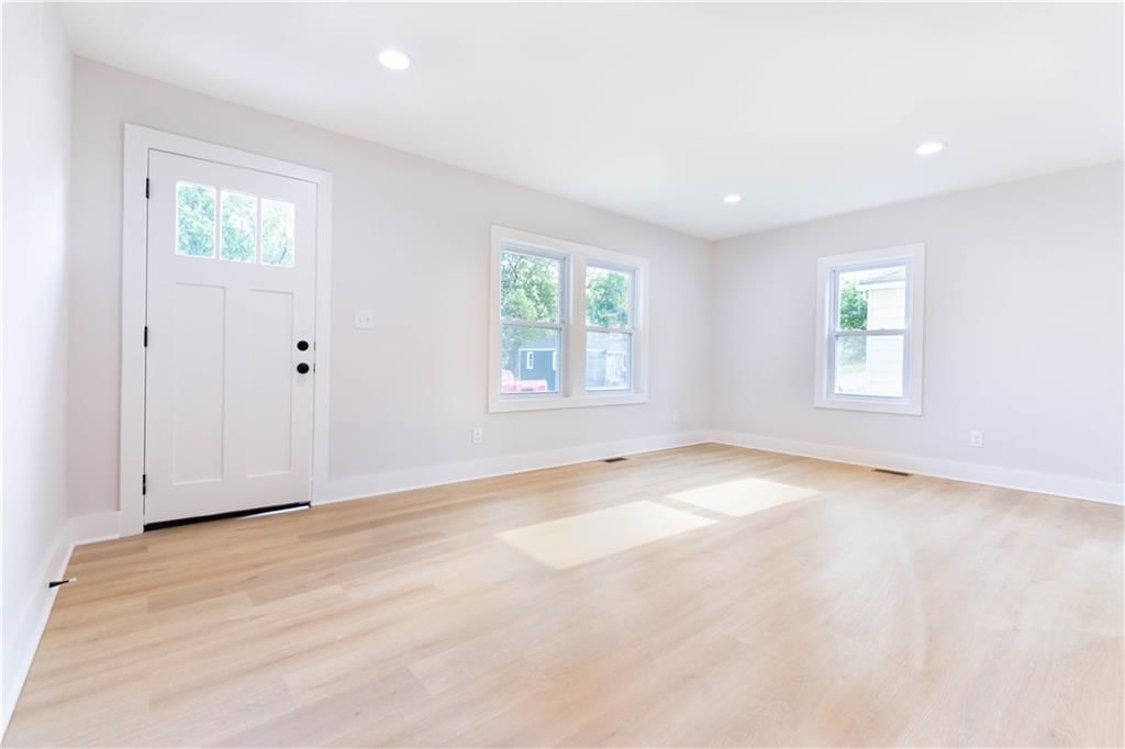 3312 Delavan Avenue — photo 10