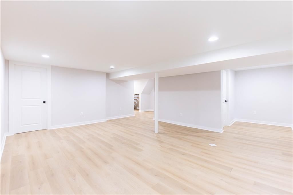 3312 Delavan Avenue — photo 17